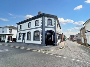 HIGH STREET - click for photo gallery